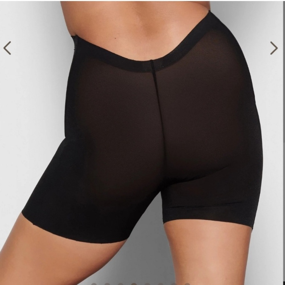 SKIMS- SHEER SCULPT LOW BACK SHORT